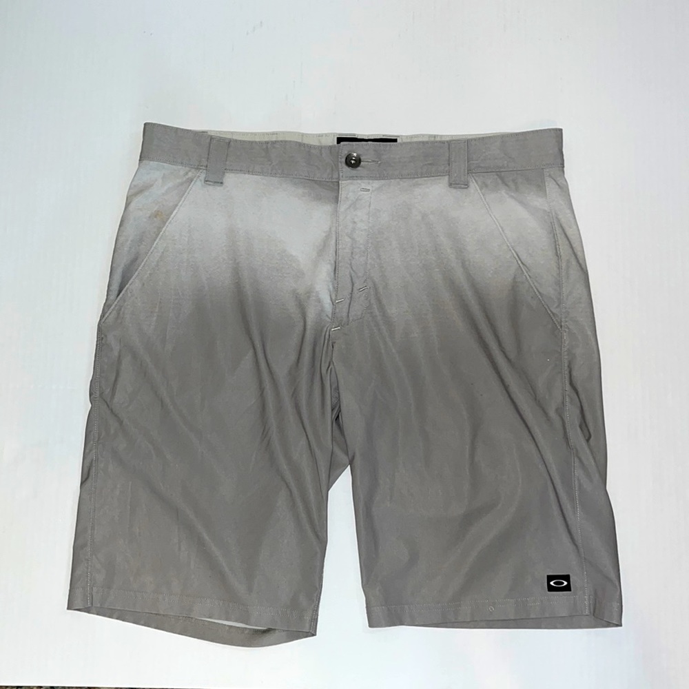 OAKLEY Stanley 2.0 Men’s Shorts. Size 38 Two Toned Gray Casual Dress